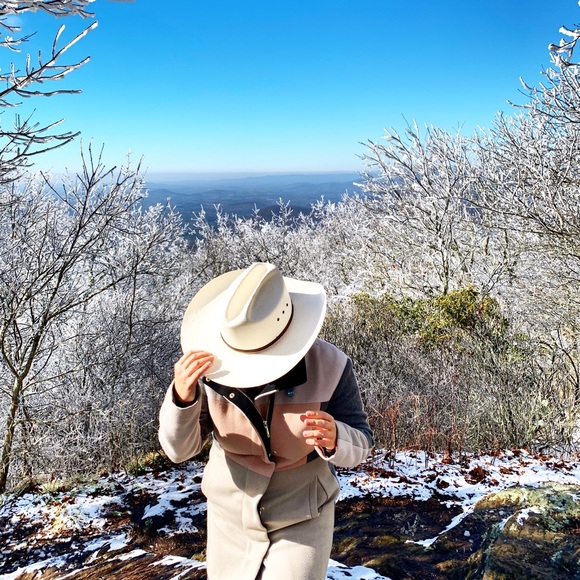 Meet your Posher, Lana - Picture 5 of 10